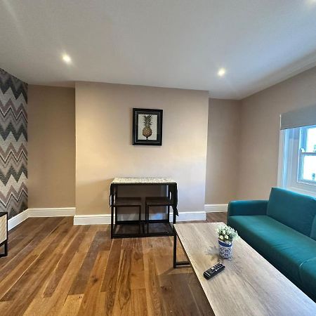 Funky 1 Bedroom Apartment Next To The Sea 브라이턴 외부 사진